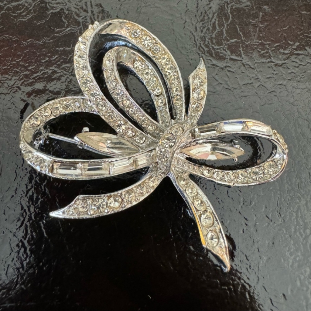 Vintage Pell Rhinestone Crystal Brooch